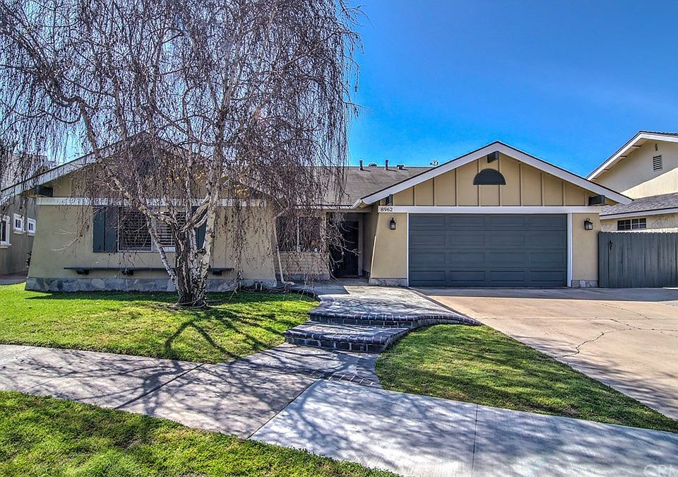 2nd image of 8962 Gleneagles Cir