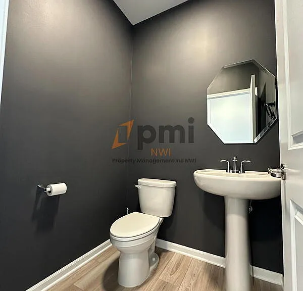 8366 Kannon Dr — Photo 4
