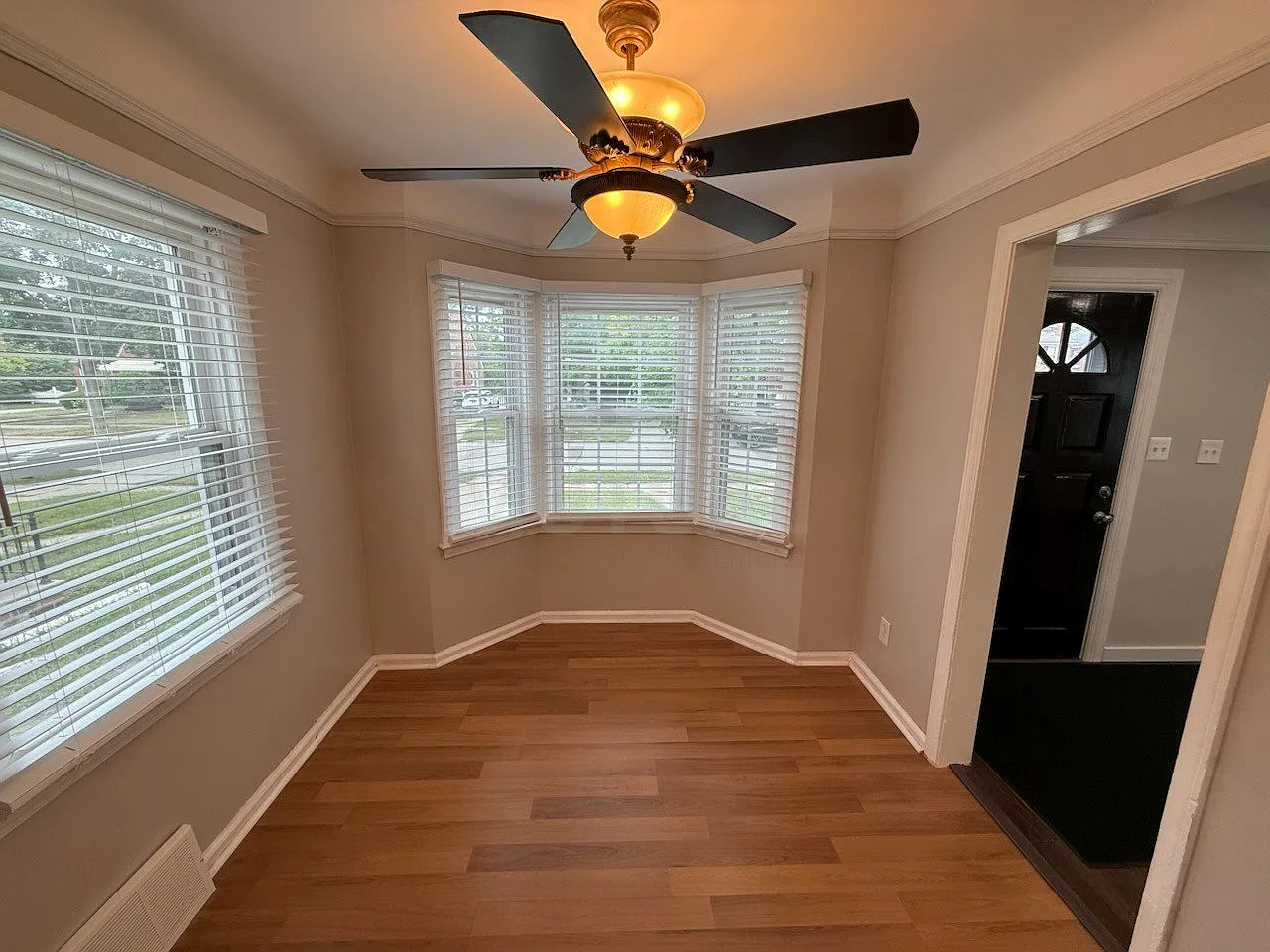 3 bed, 1.0 bath, 1212 sqft, $1,800 — Photo 4
