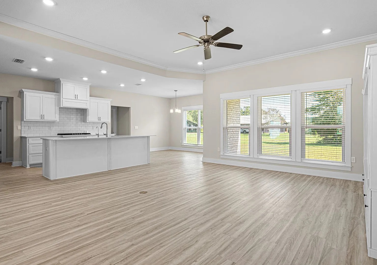 Luxurious 4 Bedroom Beulah Home — Photo 3
