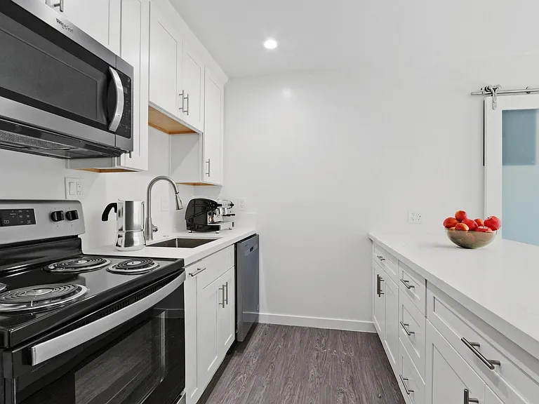 Parkwood Apartments — Photo 33