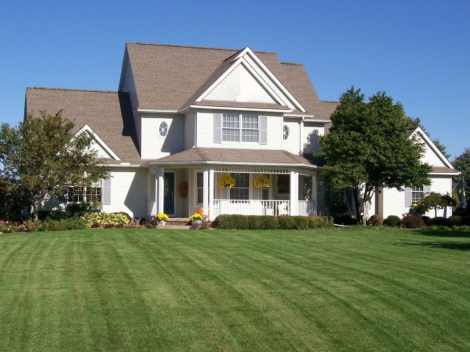 3658 Hedgerow Dr photo 1
