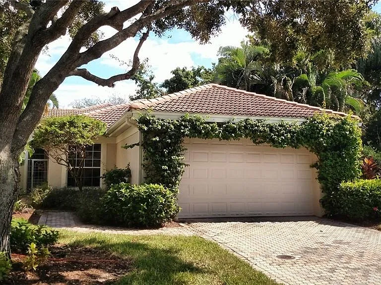8526 Pepper Tree Way — Photo 3