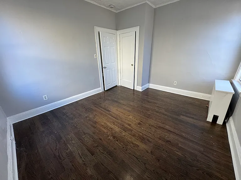 417 Leslie St #2R — Photo 7