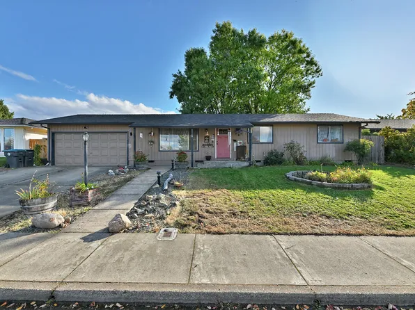 2680 Terr Mont St, White City, OR 97503