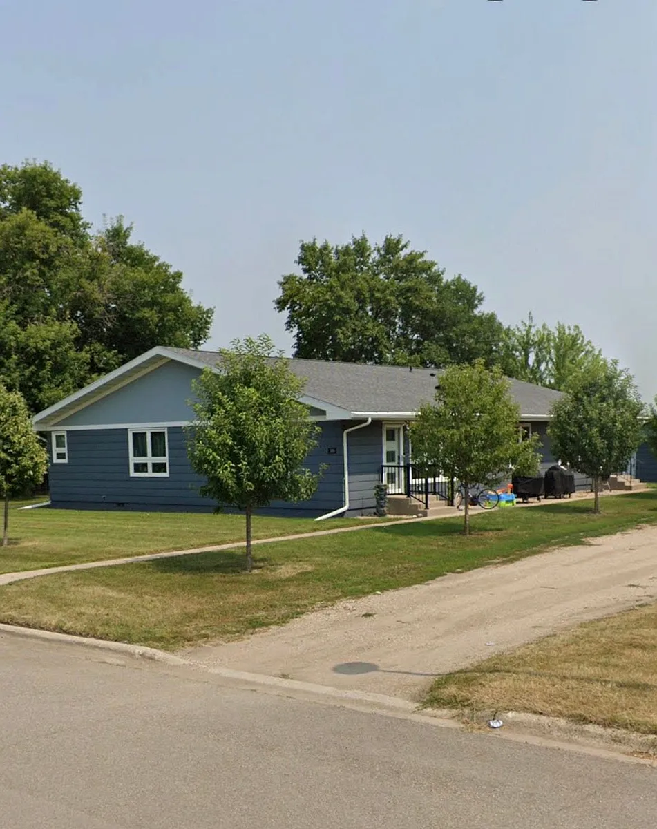 Building Photo - 306 Regina Ave S #1