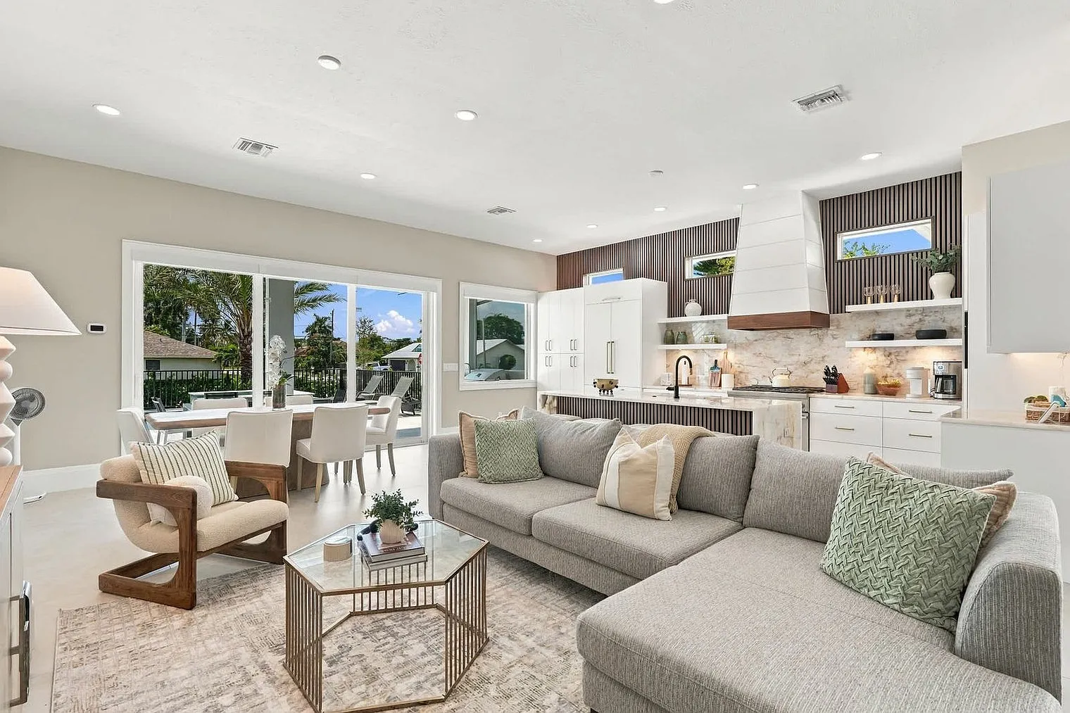 3 bed, 3.0 bath, 2152 sqft, $15,583 — Photo 3
