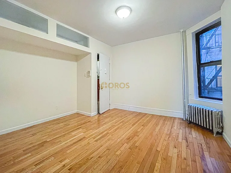 700 E 9th St #6 — Photo 2