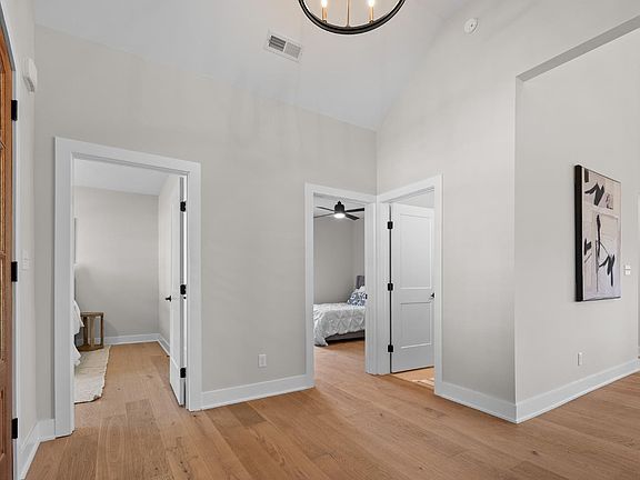 5th image of 19 Crest Ridge Ct