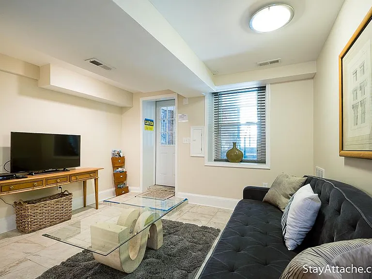 723 5th St NE #1 — Photo 10
