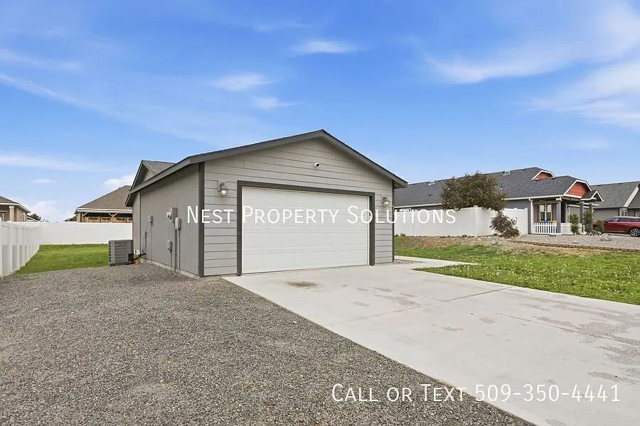 3 Bed, 2 bath Home for Rent in Desirable Neighborhood — Photo 3
