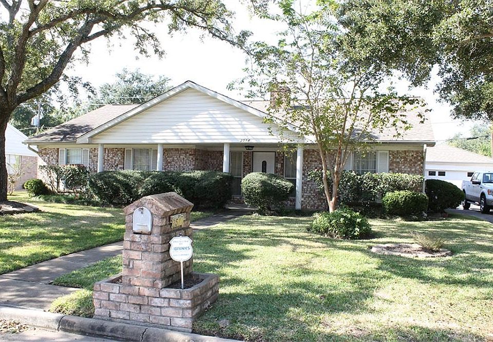 1st image of 2514 Oak Hill Dr