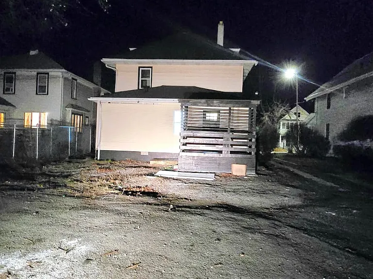 1704 E Main St — Photo 12