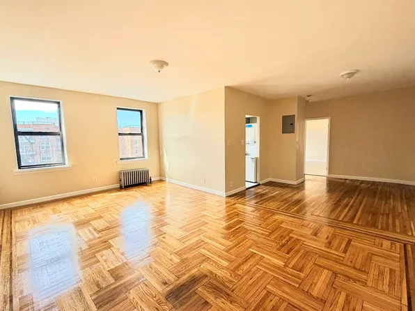 40-04 Bowne St #5, Flushing, NY 11354