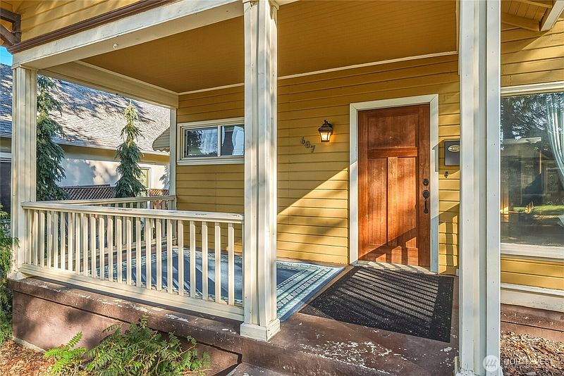 5th image of 607 Locust Street