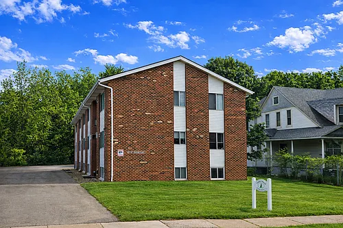 47 Rhodes Ave Photo 1