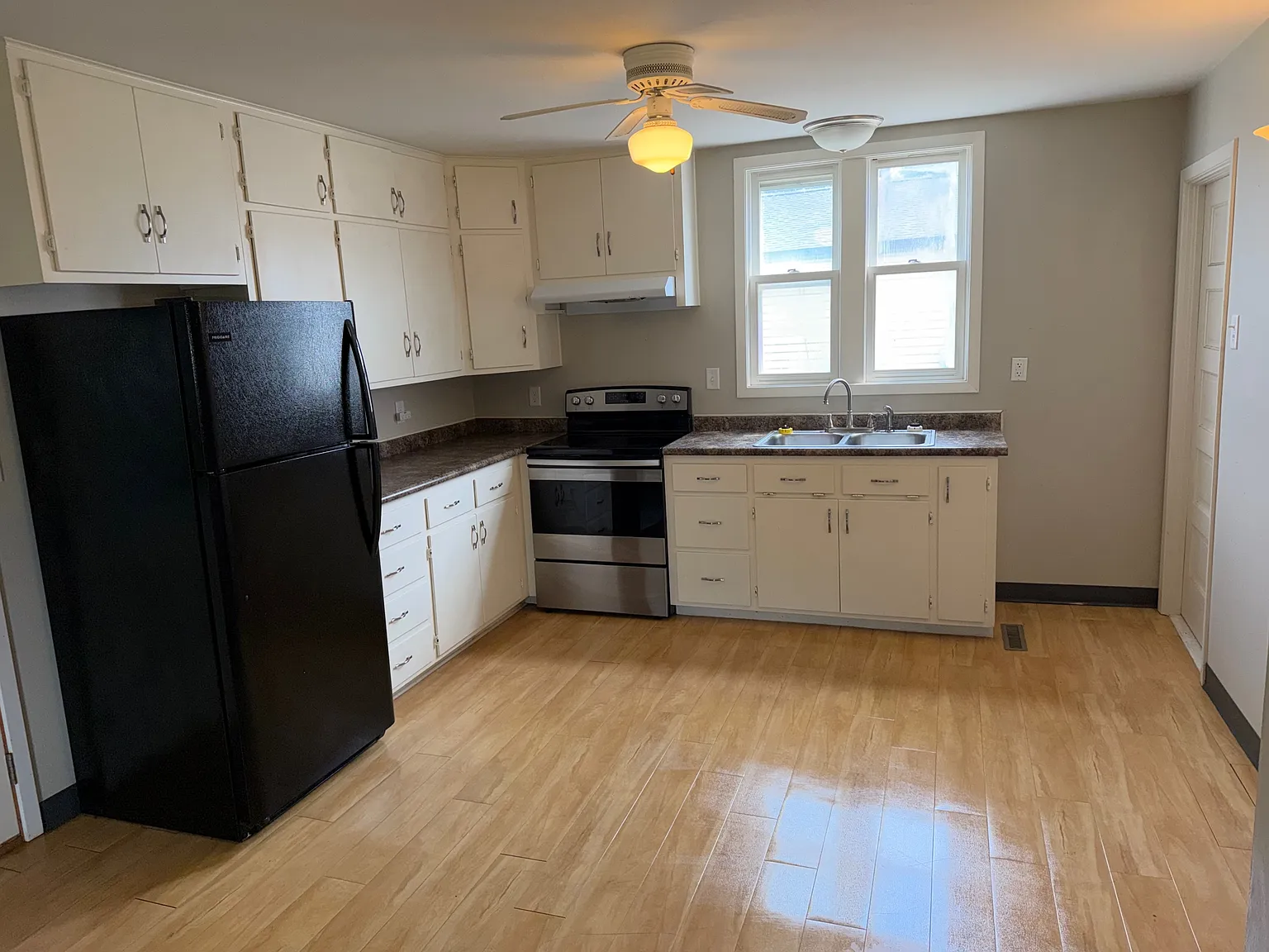 236 Main St S - 3 — Photo 2