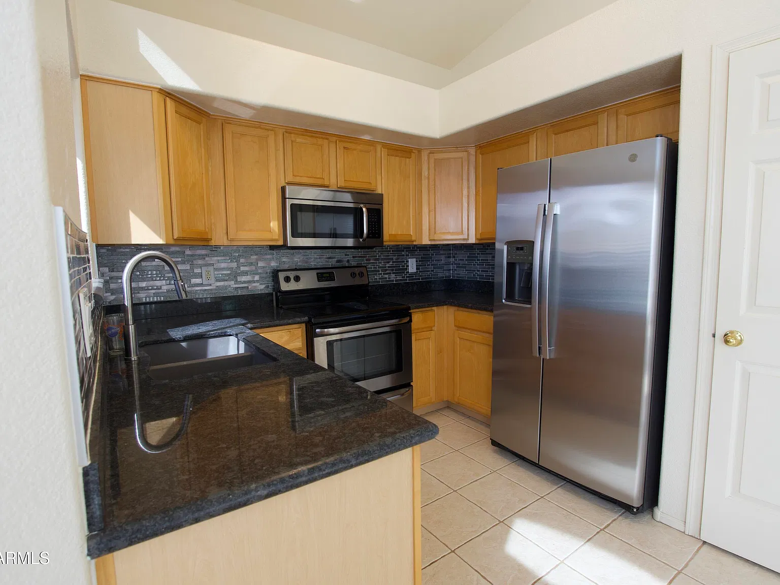 3 bed, 2.0 bath, 1119 sqft, $1,800 — Photo 4