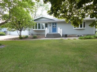 2004 Great Bend Blvd, Windom, MN 56101