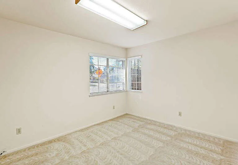 5740 Laguna Park Dr #B — Photo 16