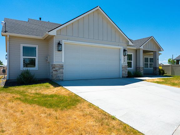 2nd image of 923 Redwood Ct