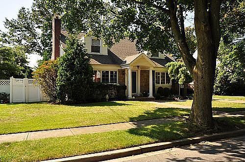 1st image of 221 Hamilton Ave