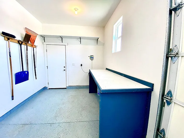 481 W Peck St — Photo 29