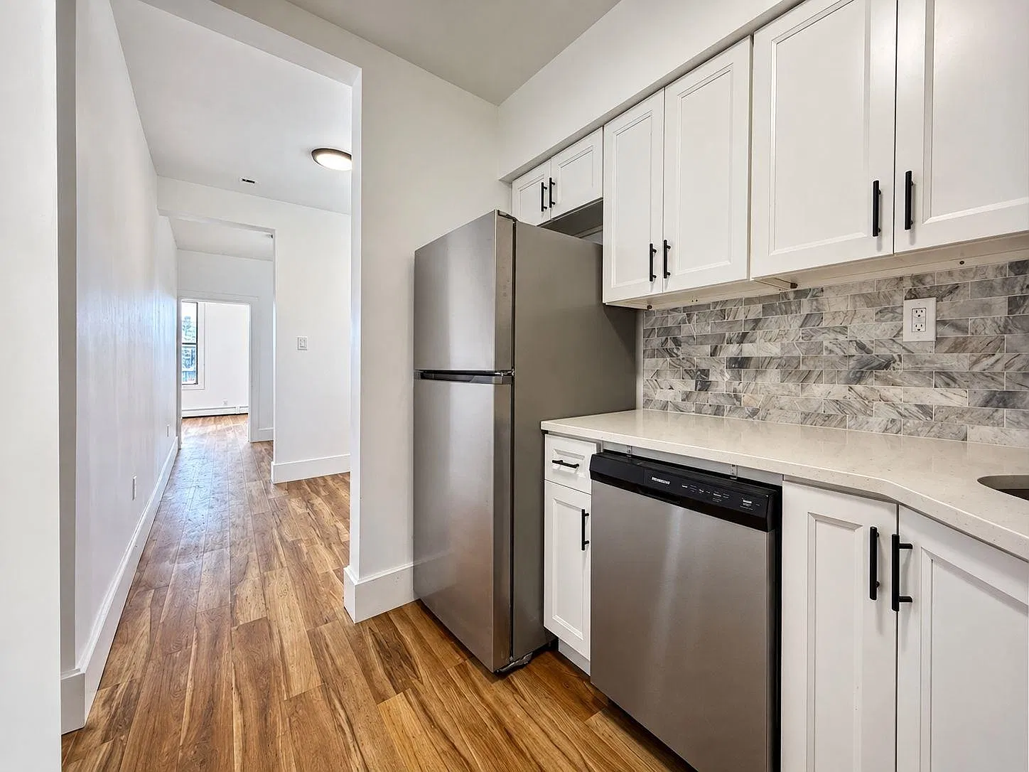 1 bed, 1.0 bath, 550 sqft, $1,980 — Photo 2