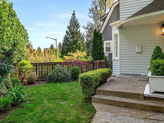 4th image of 2798 SW Old Orchard Rd