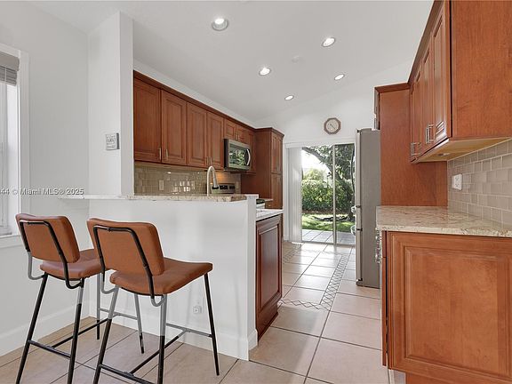 4th image of 680 Sand Creek Cir