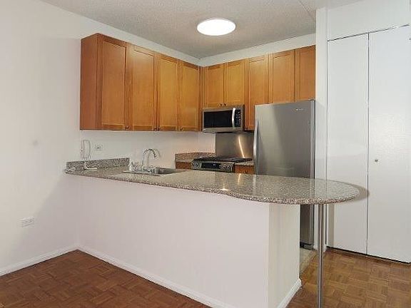 5th image of 95 Worth St #1401
