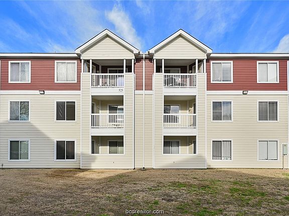 2nd image of 525 Sw Pkwy #303
