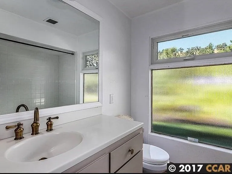 Lakewood Cir — Photo 5