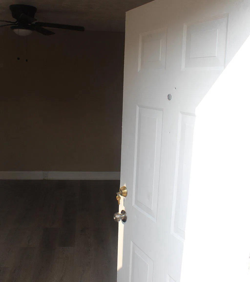 1 bed, 1.0 bath, 1984 sqft, $900 — Photo 3