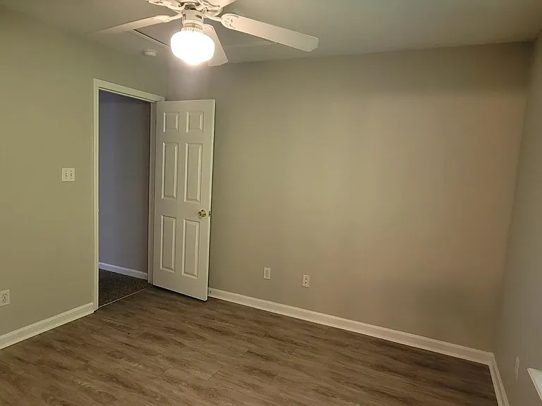 2525 Hartsfield Rd #8 — Photo 12