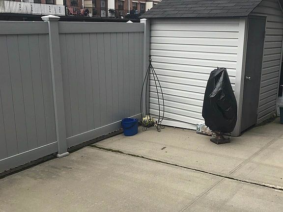 4th image of 841 Underhill Ave