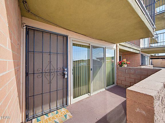 3rd image of 89 Acoma Blvd N APT 2
