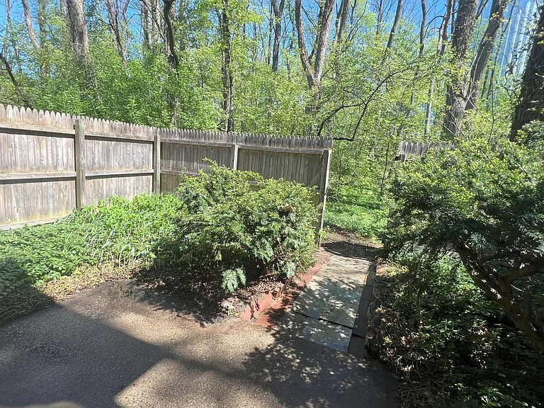 120 Knollwood Ter — Photo 10