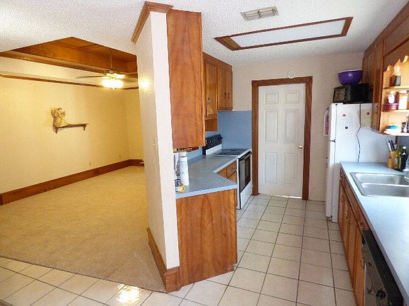 3rd image of 211 Mesquite Mdws
