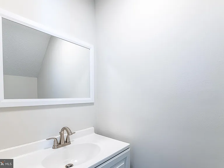 525 Gray Ave #2 — Photo 32