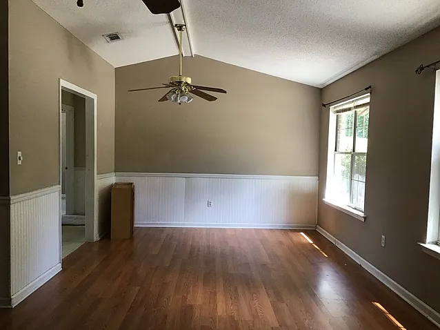 907 Canyon Ct — Photo 3