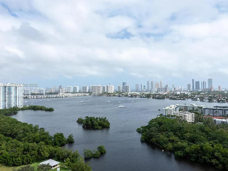16385 Biscayne Blvd #2304 — Photo 2