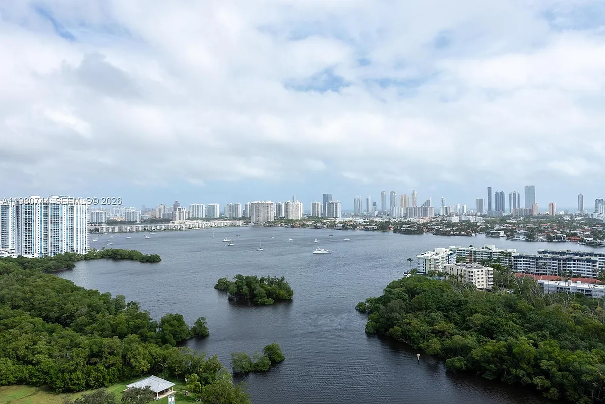 Building Photo - 16385 Biscayne Blvd #2304