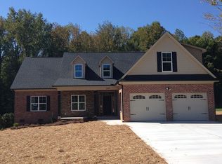 207 Windsong Dr, Clemmons, NC 27012