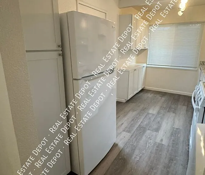242 N K St — Photo 3