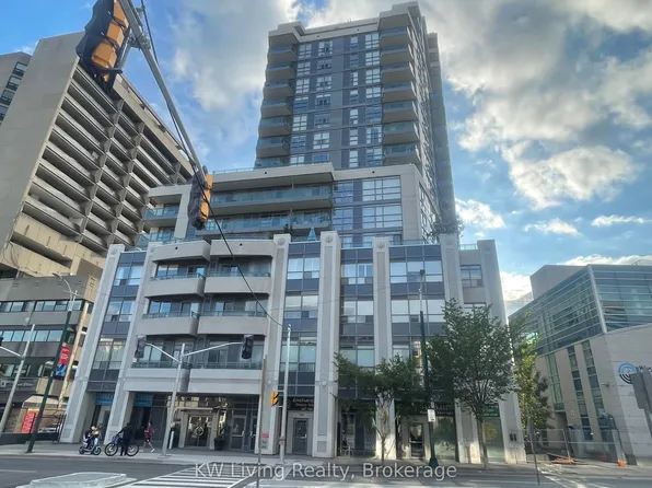 736 Spadina Ave #709, Toronto, ON M5S 2J6