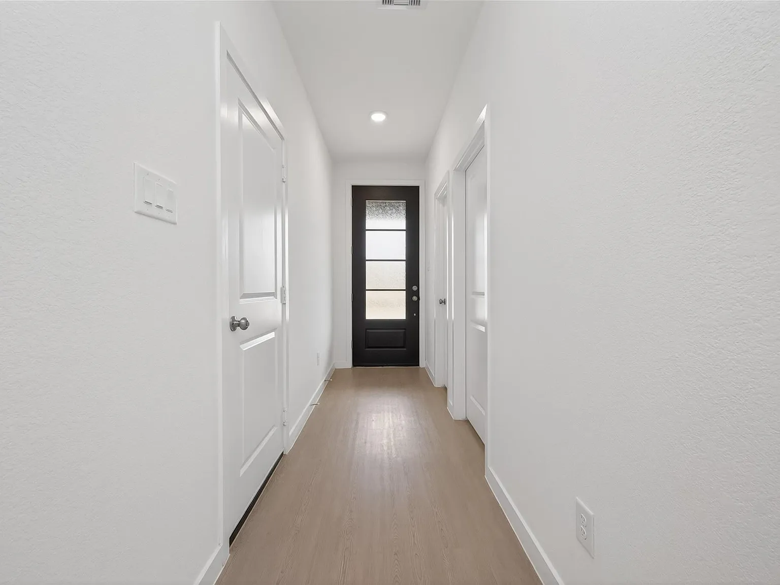3 bed, 2.0 bath, 1635 sqft, $2,100 — Photo 4