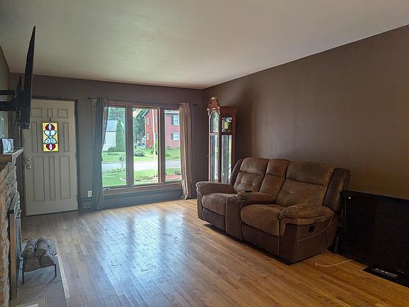 4th image of 716 Sycamore Ln