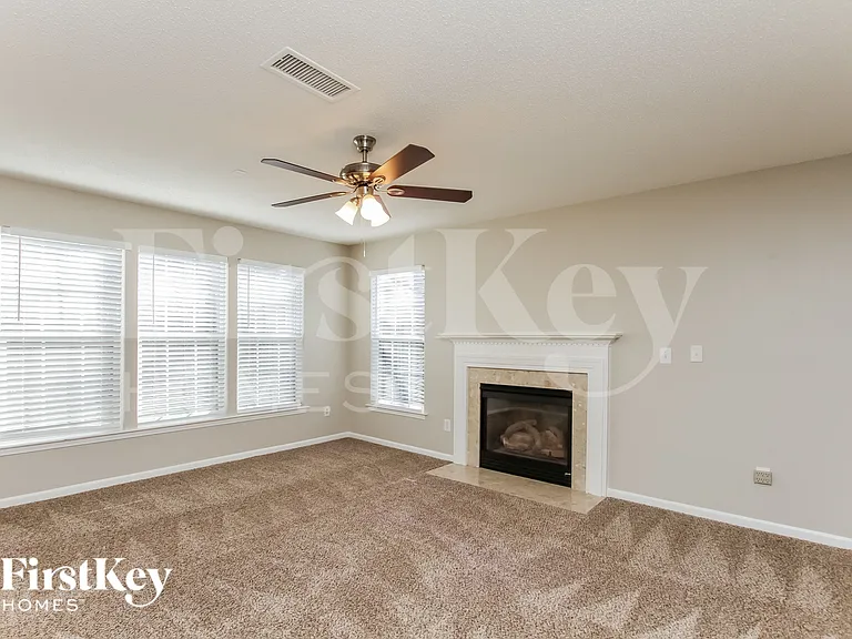 2816 Bridgeville Ln — Photo 3