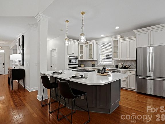 4th image of 5029 Downing Dr